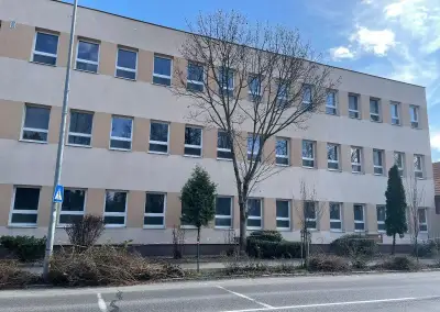 Čistenie fasád, okien a exteriéru – bez lešenia s dronom