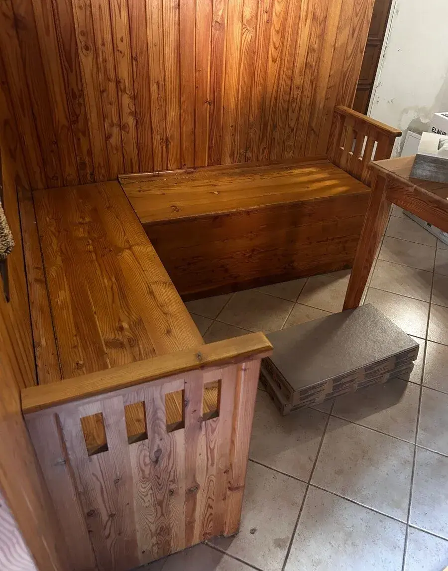 Lavica do vidieckej kuchyne s úložným priestorom