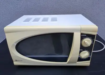 Mikrovlnka Rohnson R-1715, 700W