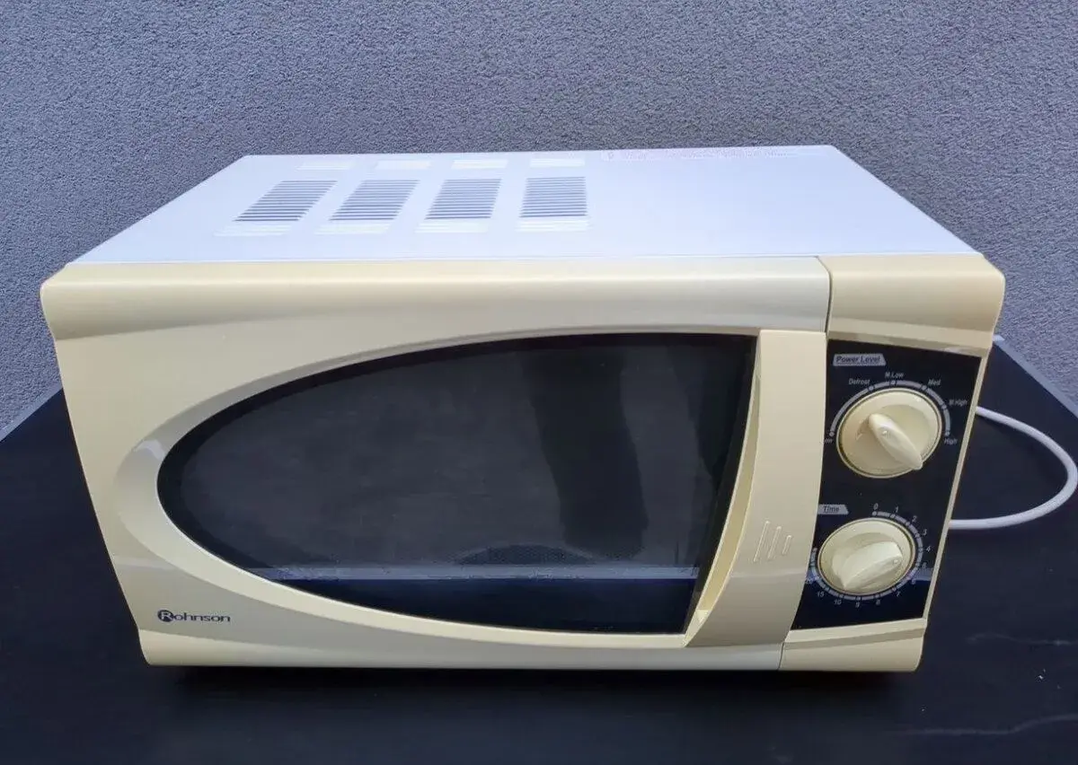 Mikrovlnka Rohnson R-1715, 700W