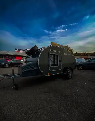 Obytný príves - karavan Caretta 1500 v výbave.
