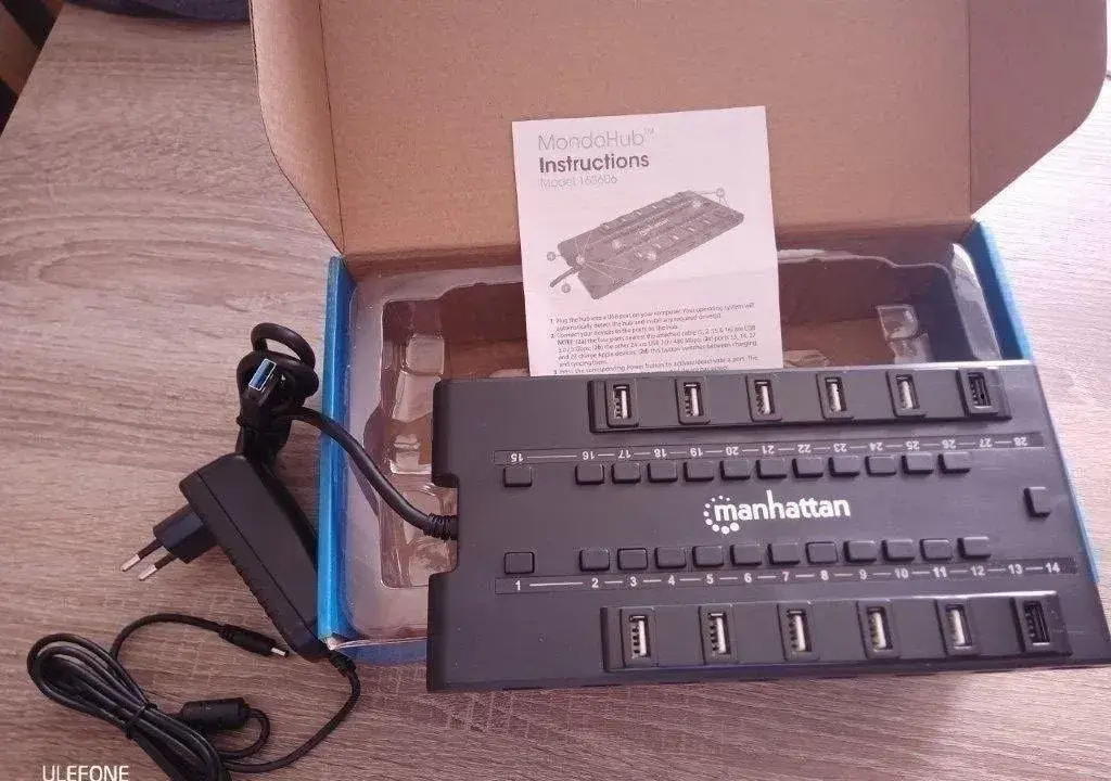 MANHATTAN USB hub - 28 portov