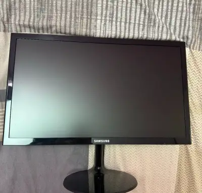 Samsung S19F355HN – 18,5" monitor + HDMI adaptér