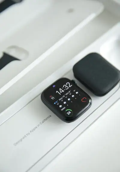 Apple Watch Series 8 45mm Midnight Aluminium – Sport Band