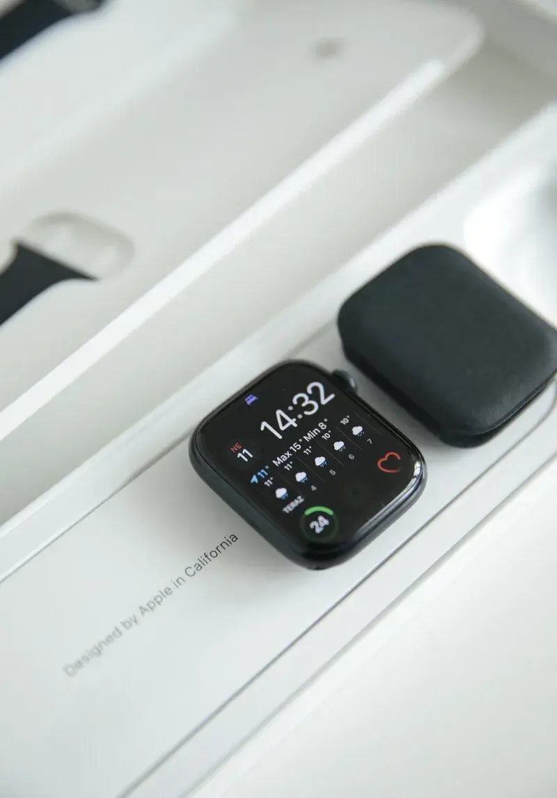 Apple Watch Series 8 45mm Midnight Aluminium – Sport Band