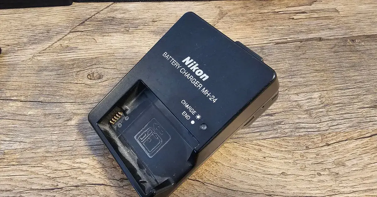 Nabíjačka Nikon MH-24
