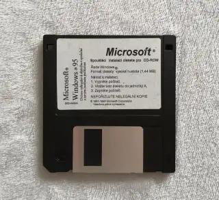 Originál Microsoft Windows 98 spouštecí instalační disketa