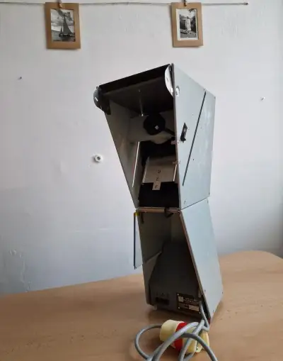 Projektor Pentacta 100. Pentacon.
