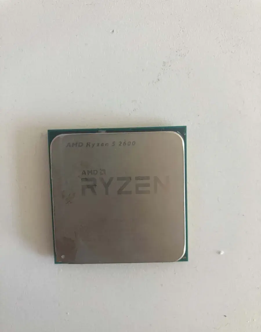 AMD Ryzen 5 2600 s chladičom