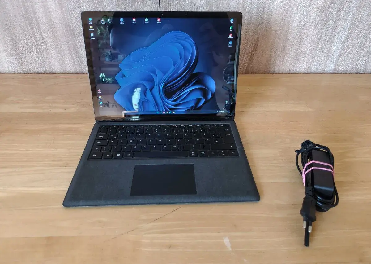 Notebook s dotykovým displejom Microsoft Surface Laptop 2
