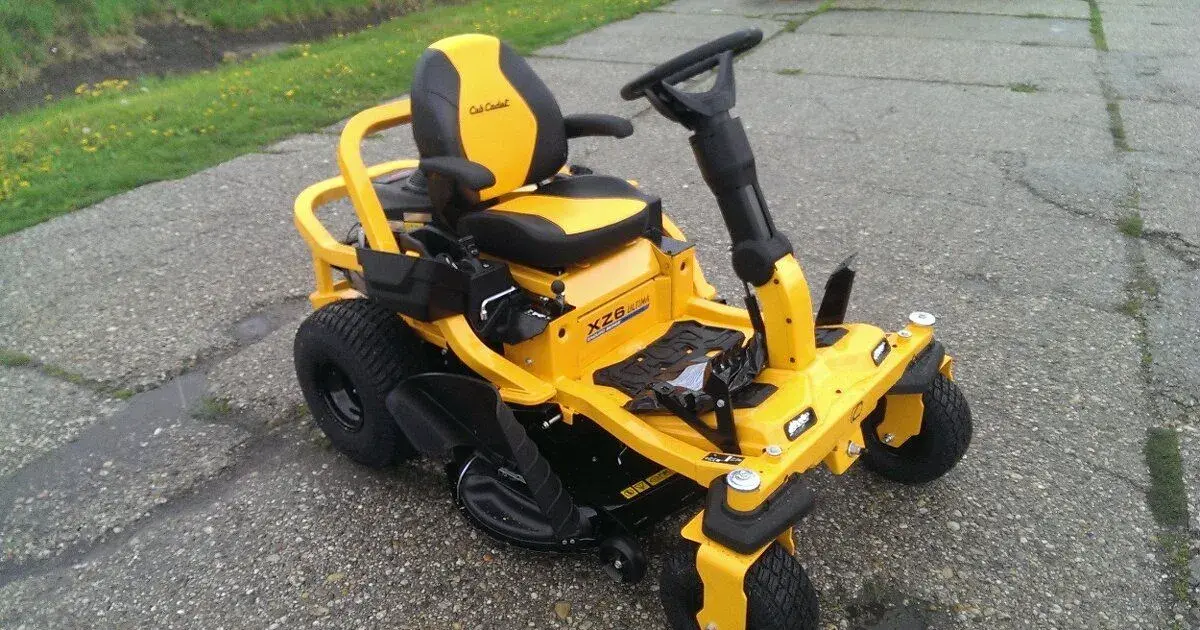 Traktorova kosacka -Cub Cadet XZ6 Ultima