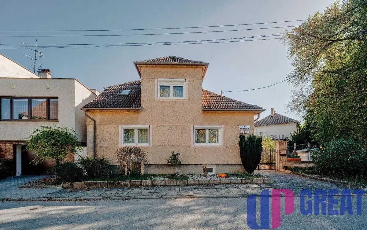 NA PREDAJ priestranný 6-izbový rodinný dom, Skalica