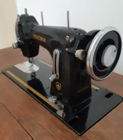 Retro sijaci stroj Minerva 122 na chalupu