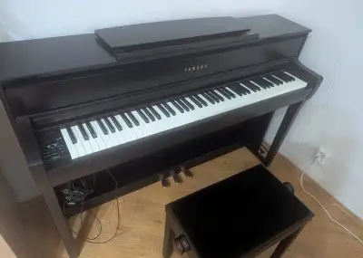 Yamaha Clavinova CLP-675 digitálne piano klavír