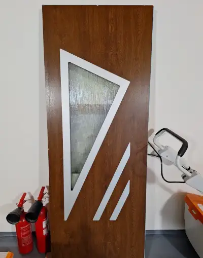 Stredovú výplň do dverí REHAU