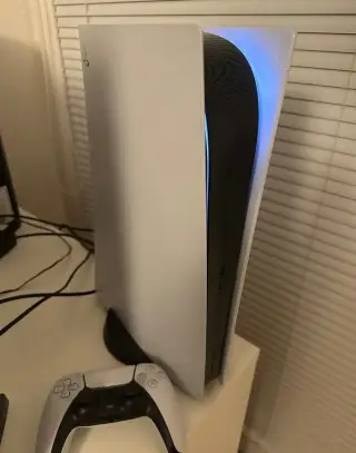 Playstation 5 s mechaniku.