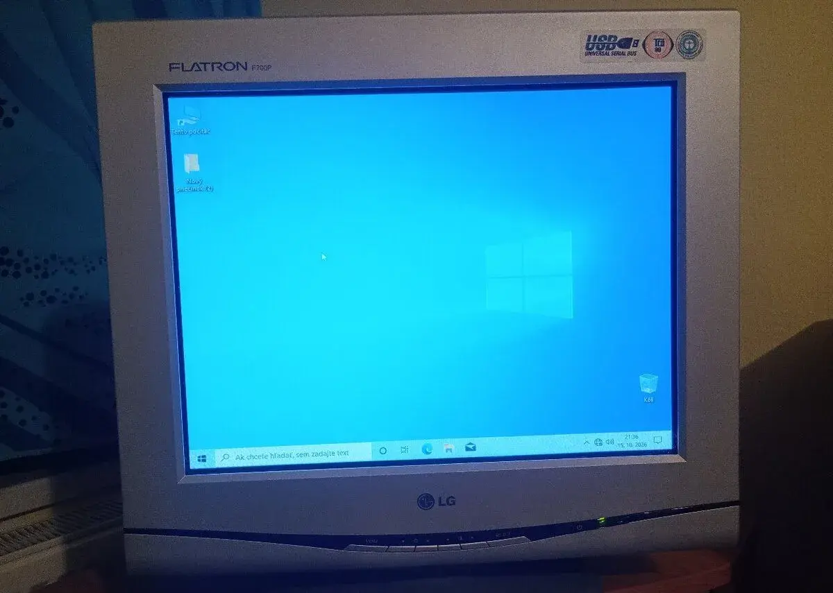 CRT monitor značky LG