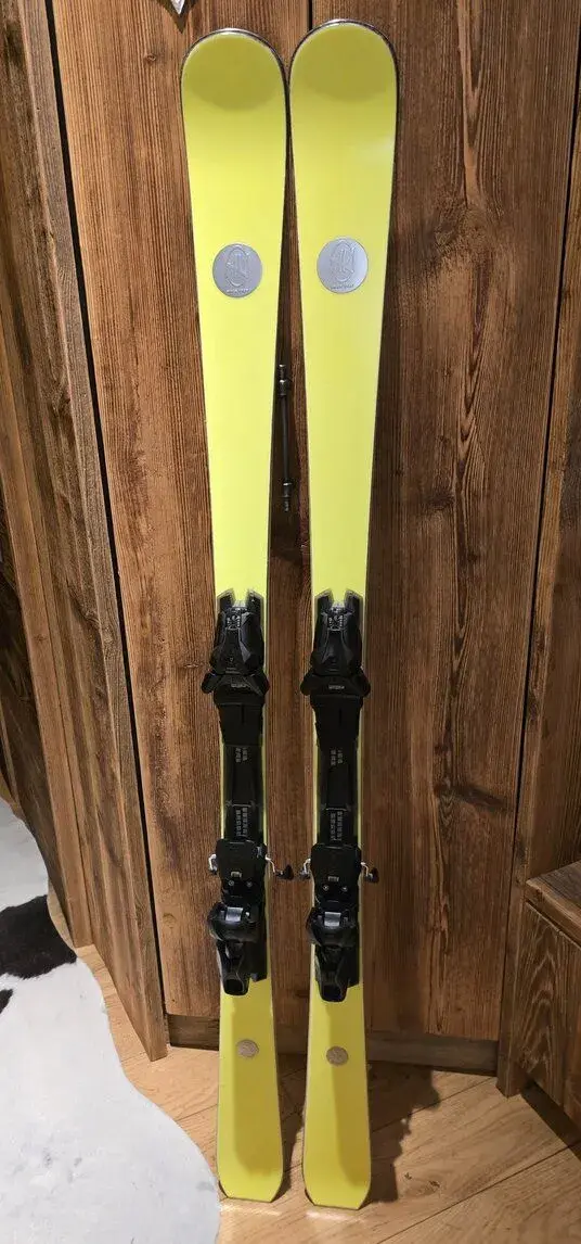 AK POP ART YELLOW