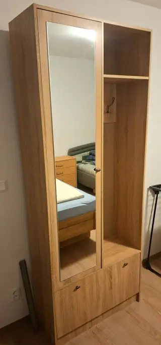 Šatníková skriňu (do predsiene)
