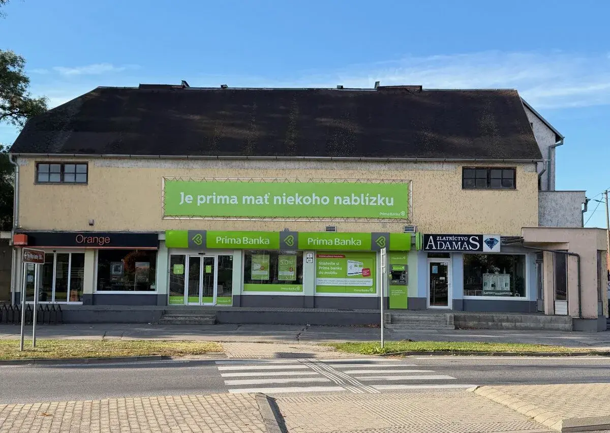 NA PREDAJ polyfunkčnú budovu v centre Kolárova