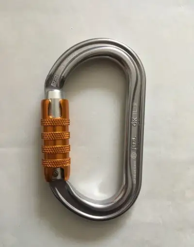 Karabína karabínka Petzl OK - triact lock, nová