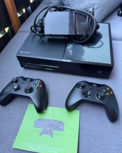 Xbox One 1 TB + 2 originálne ovládače, napájanie, krabica