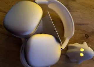 Apple Airpods max 2 (2026) hviezdne biela