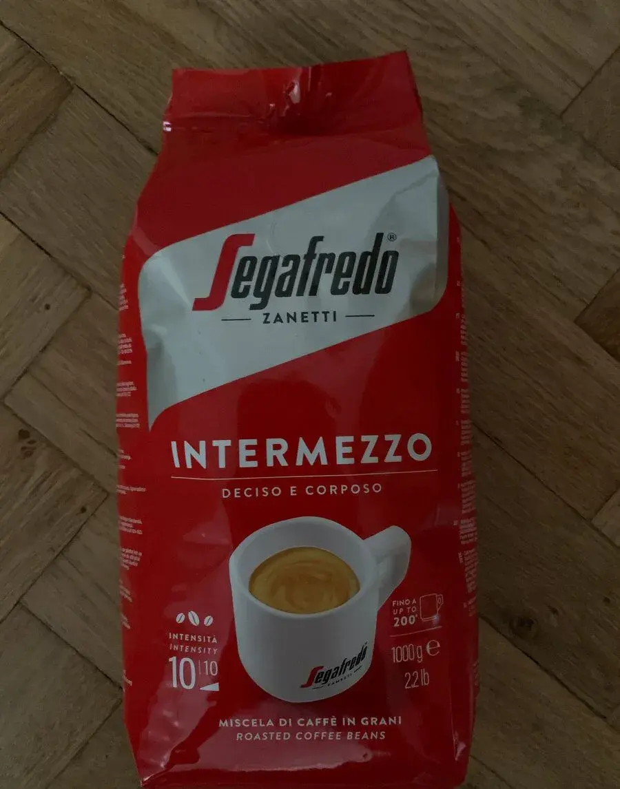 Zrnkovú kávu Segafredo Intermezzo Deciso Corposo 1kg