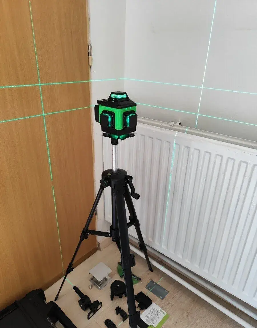 Krížový samonivelačný laser 360°, statív, kufrík
