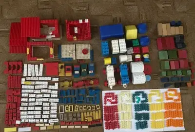 Mix stavebnicových dielcov LEGO,LEGO DUPLO, iné