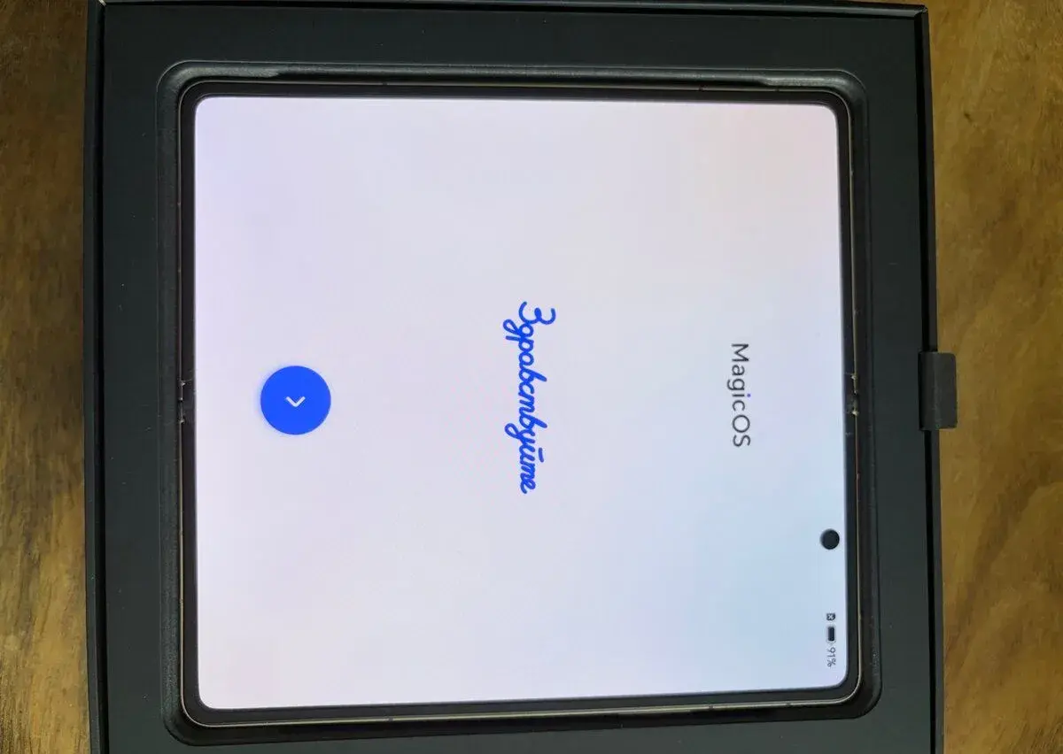 Honor Magic V6 16/512 GB Red - záruka do 07/2028.
