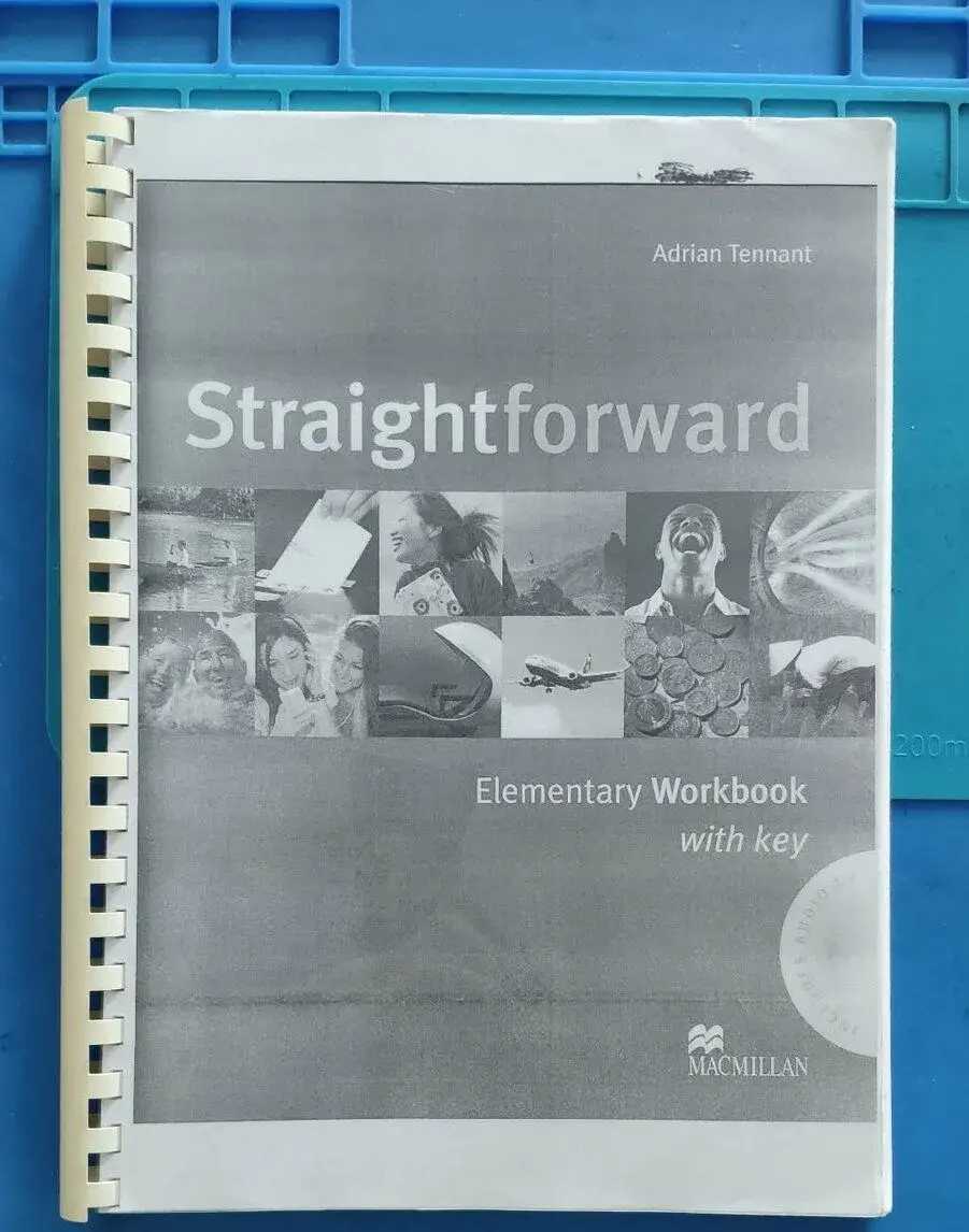 Vytlačenú učebnicu Straightfoward Elementary Workbook