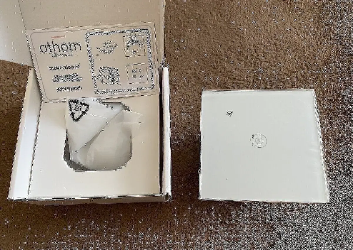 Tento dotykovy vypinac s podporou Apple HomeKit