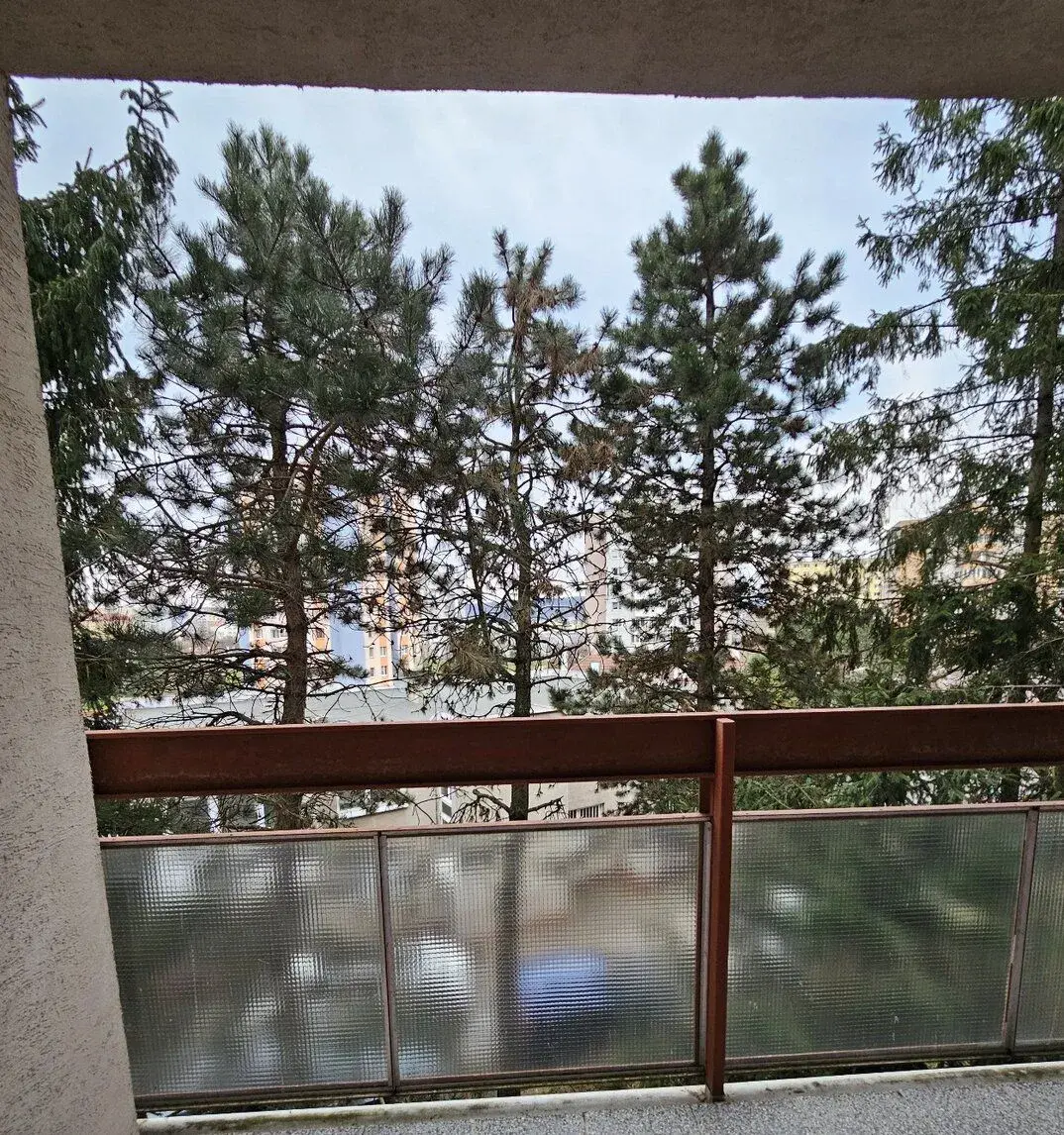Na predaj 4-izbový byt v Dúbravke, Chrobáková ul.