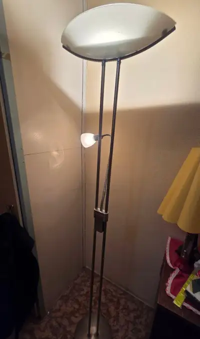 Stojanová kovová lampa s čítacím svetlom (2v1)
