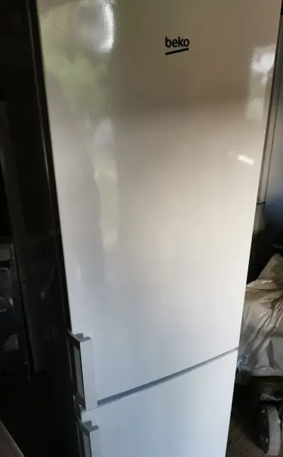 Kombinovaná chladnička s mrazničkou BEKO CSA 270M31WN