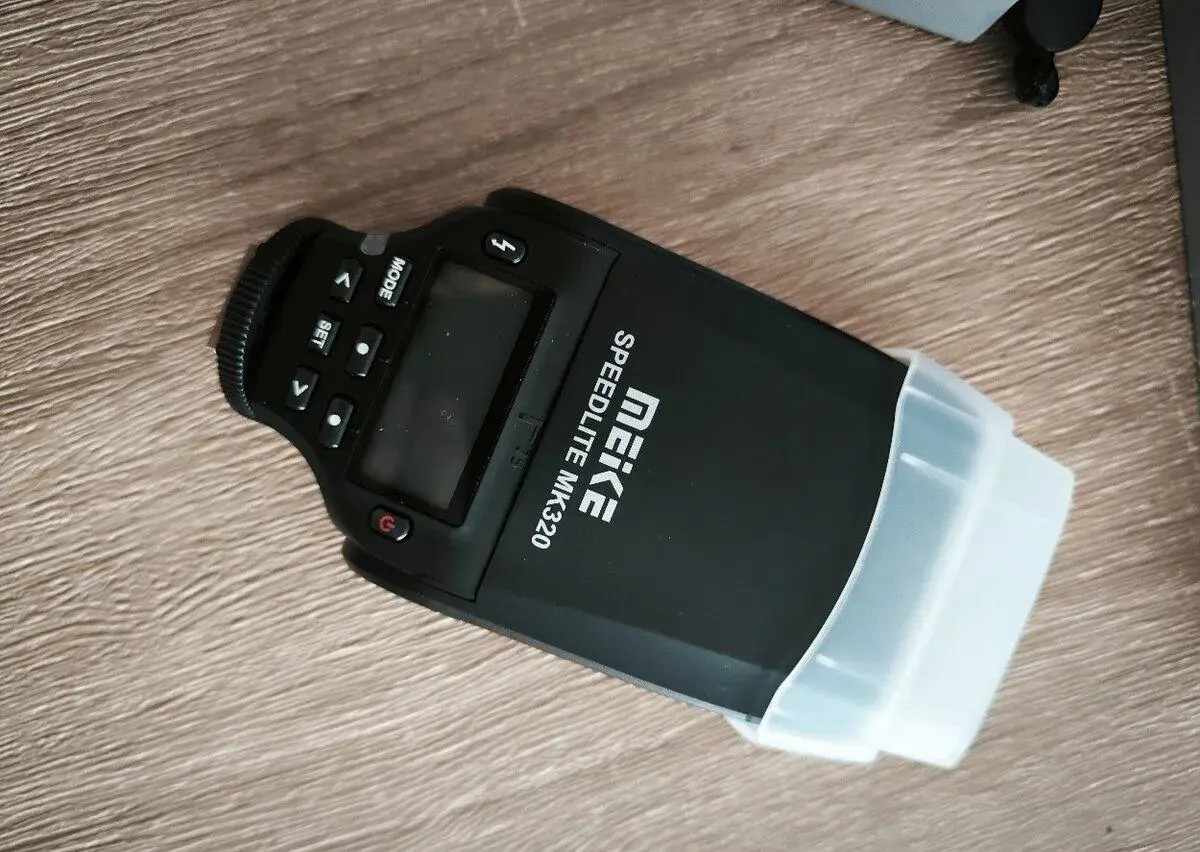 Meike MK320