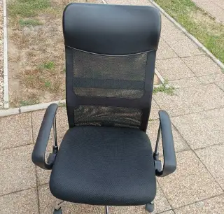 Otočná kancelárska stolička