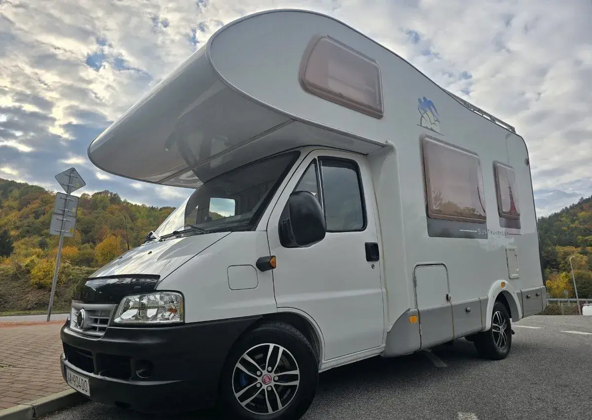 autokaravan KNAUS SUNTRAVALER 555D