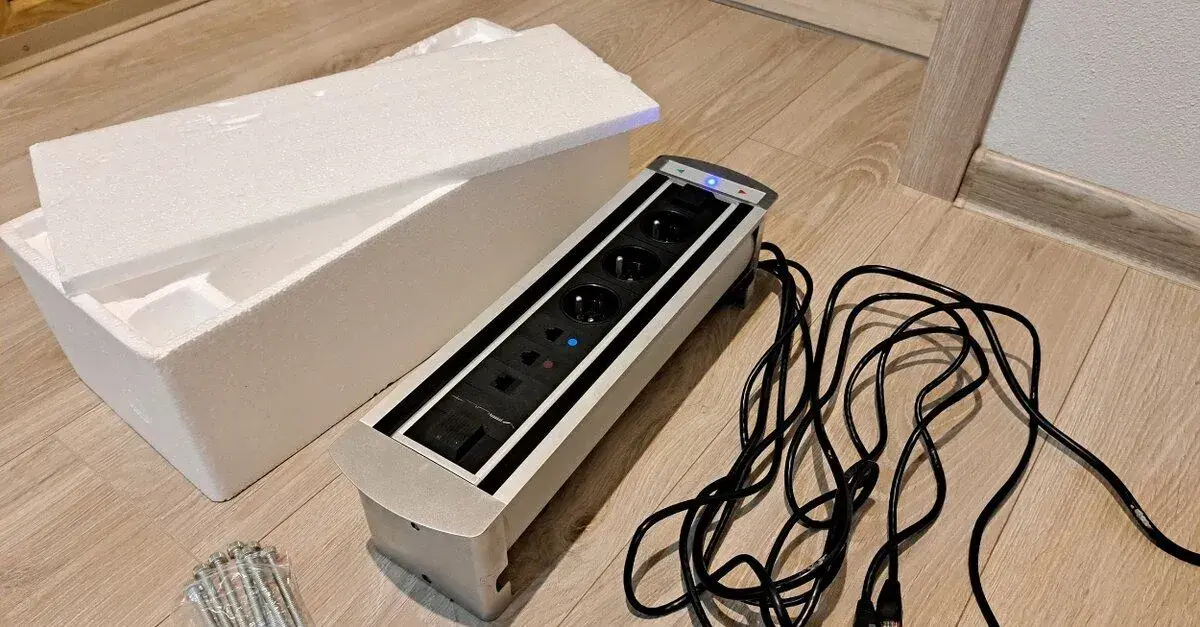 Otocna zasuvka 3x230V + 3x LAN RJ45, hlinnikova