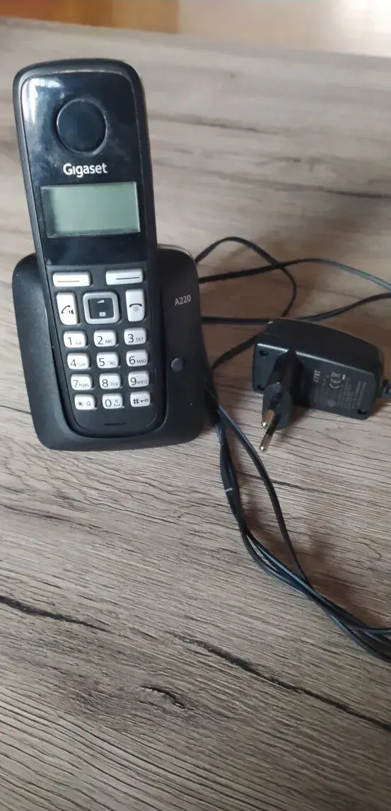 Tlačidlový telefón na pevnú linku