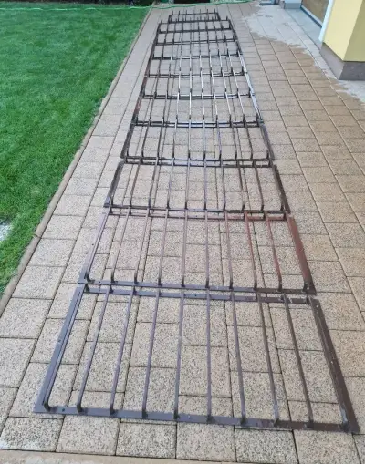 Poctive kovove mreze na male okna.