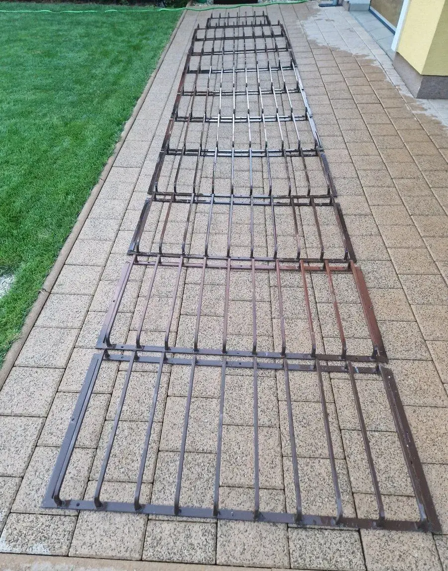 Poctive kovove mreze na male okna.