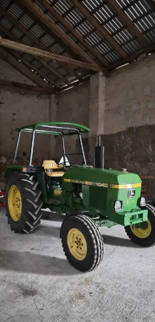 John Deere 1040