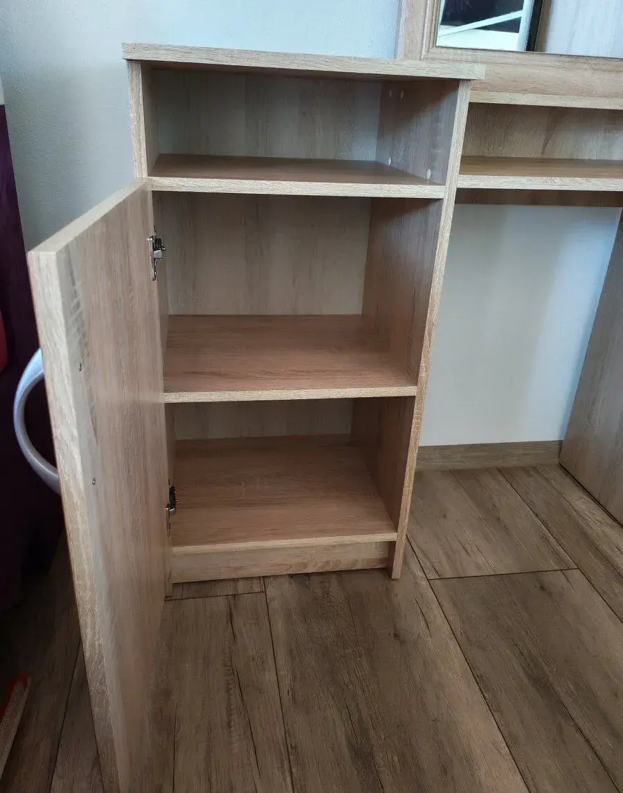 Toaletný stolík
