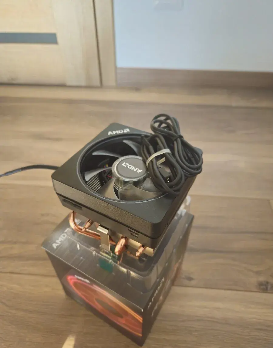 Rgb Amd chladič AM4 (AMD Wraith Prism RGB)