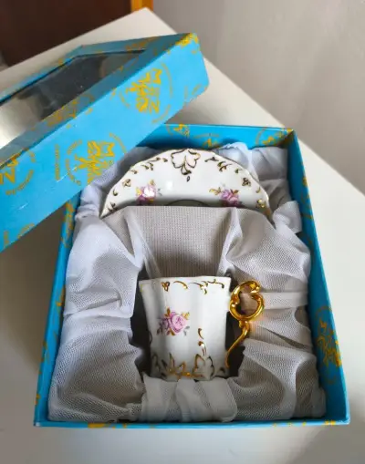 Cesky porcelan: Salocky s tanierikom v krabicke 6x a miska