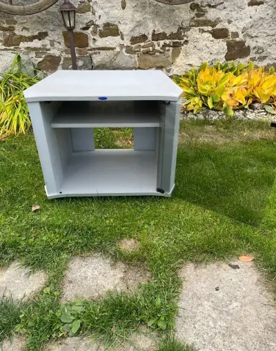 Skrinka pod televízor