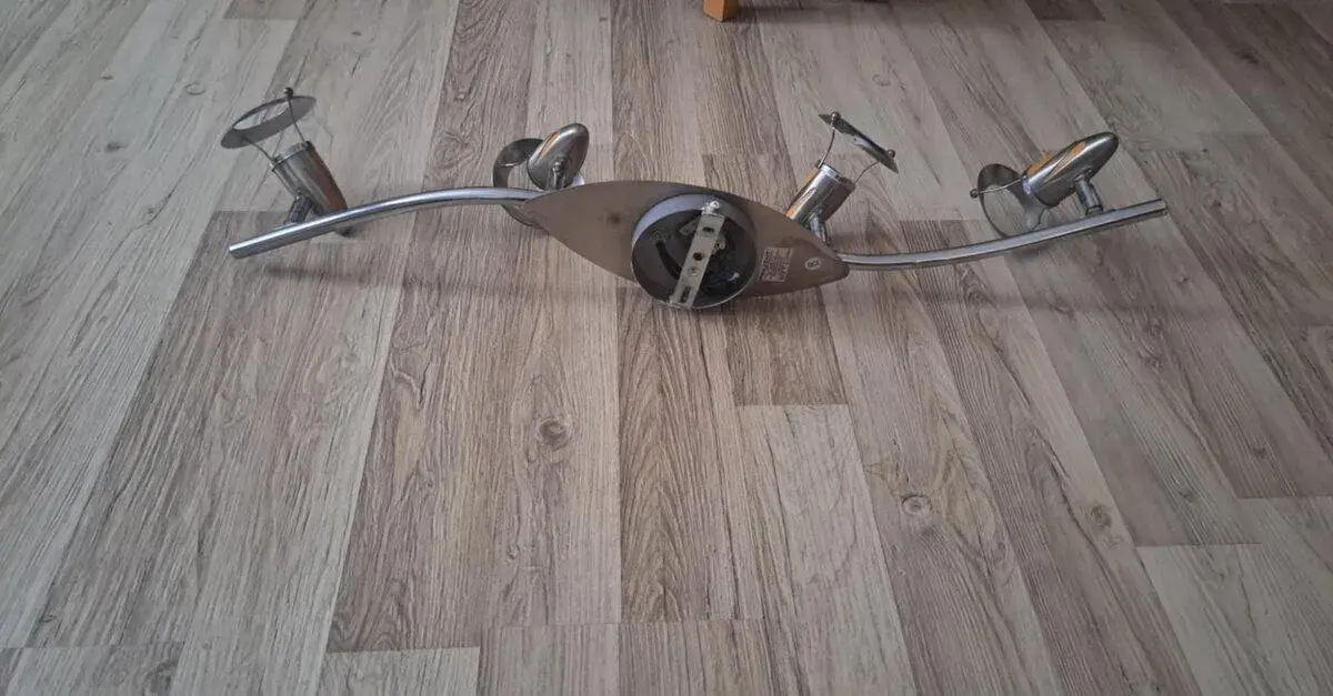 Stropná lampa