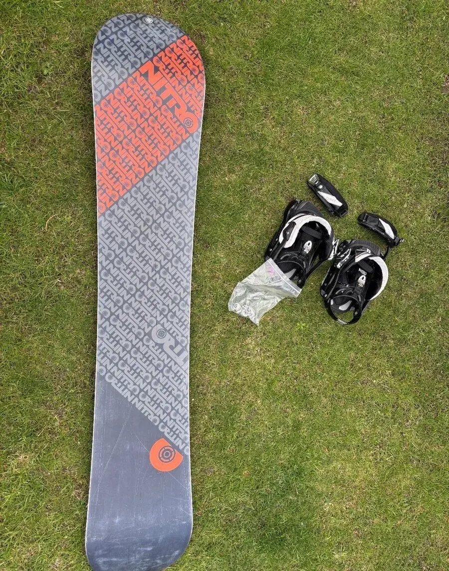 Snowboard NITRO s viazaním velkosť 165